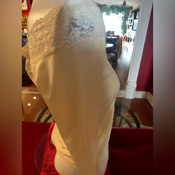 PIERRE CARDIN OFF SHOULDER YELLOW TOP WITH LACE SIZE SMALL - Picture 3 of 4